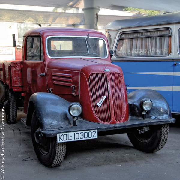 ein roter Ostner Rex 4 Front