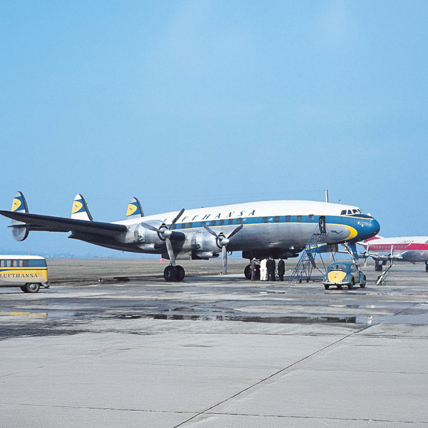eine Super Constellation auf dem Rollfeld