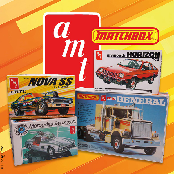 Schachteln mit unterschiedlichen Auto-Bausätzen der Marke atm/ Matchbox